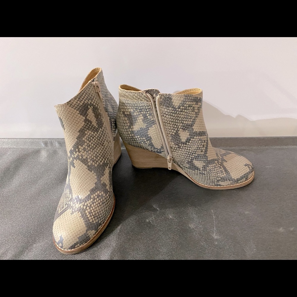 NWT Lucky booties 7M